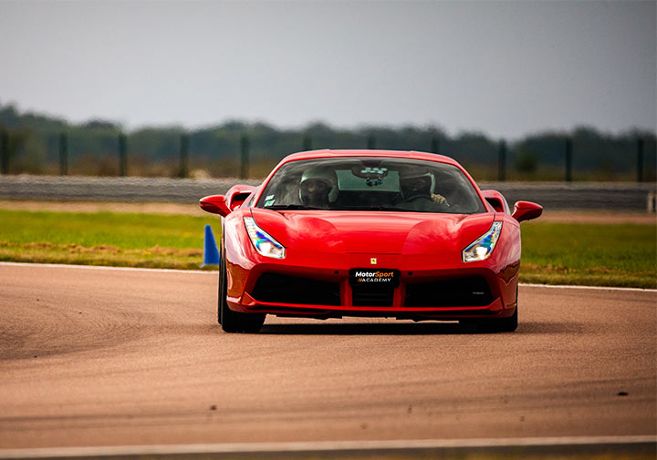 Stage de pilotage sur circuit Ferrari