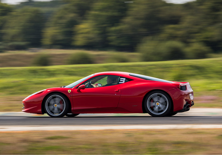 Ferrari 458 Italia sur circuit
