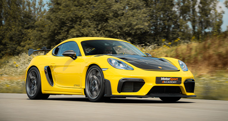 Stage perfectionnement en Porsche 718 Cayman GT4 RS sur le circuit Fay de Bretagne