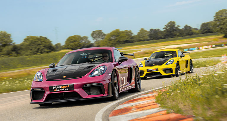 Stage perfectionnement en Porsche 718 Cayman GT4 RS sur le circuit Fay de Bretagne