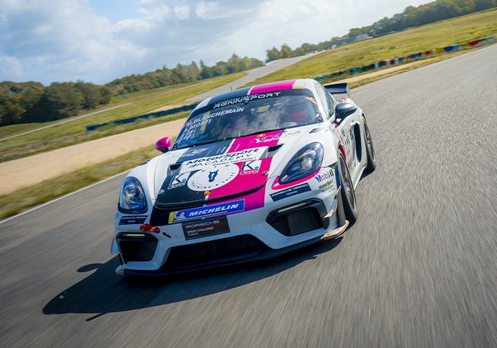 Porsche 718 Cayman Clubsport sur circuit
