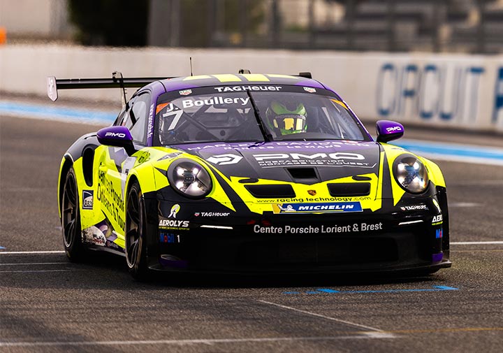 Porsche 992 Cup dans les stands