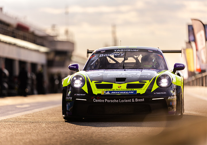 Porsche 992 Cup dans les stands