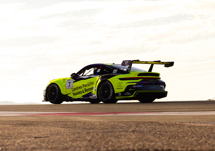 Porsche 992 Cup à l'arrêt