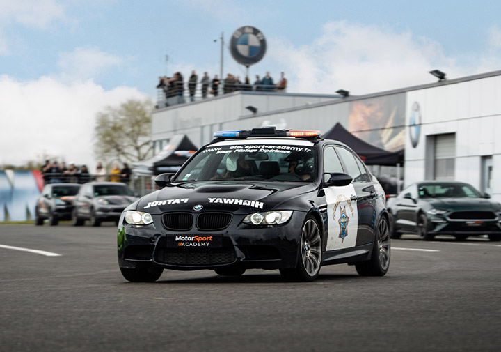 BMW M3 sortie des stands