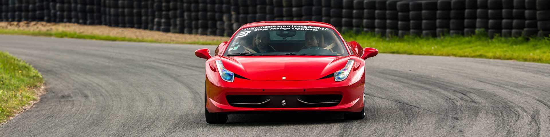 Stage de pilotage circuit Le Bugey en Ferrari