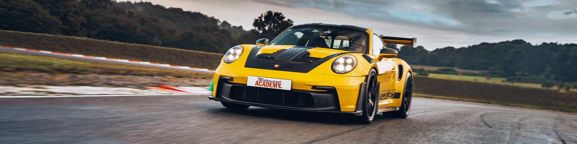 Stage de pilotage sur le circuit Mornay en Porsche 992 GT3 RS