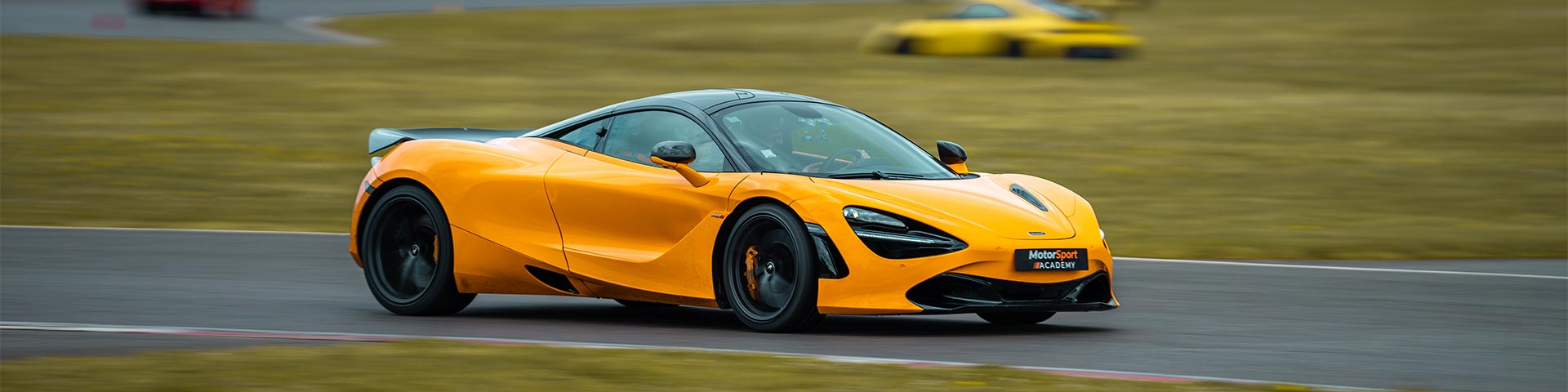 Stage de pilotage en McLaren 720S sur le circuit de Bresse