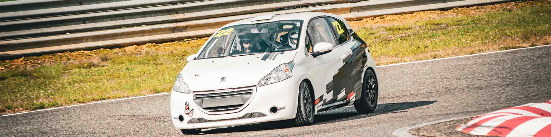 Stage de pilotage Mas du Clos perfectionnement Peugeot 208 Racing Cup