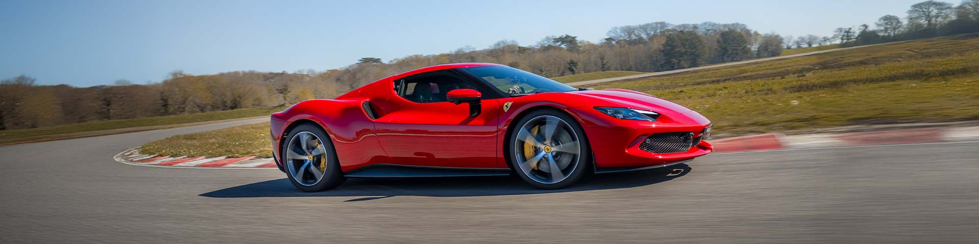 Baptême de pilotage sur circuit en Ferrari 296 GTB