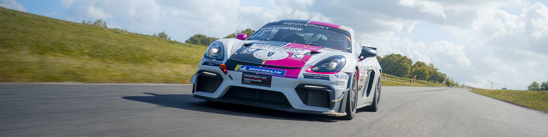 Porsche 718 Cayman GT4 Clubsport sur circuit