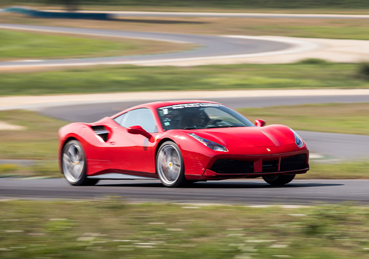 Ferrari 488 GTB sur circuit 