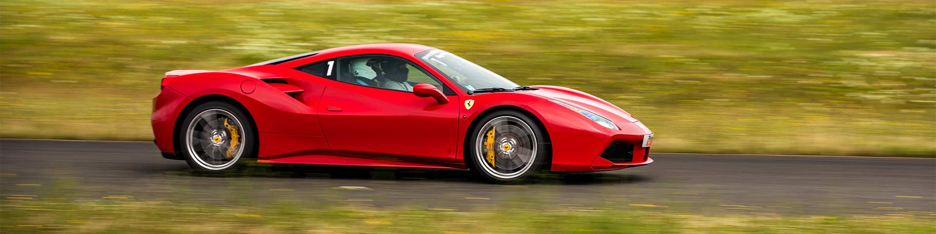 Stage de pilotage sur le circuit Pont l'Évêque en Ferrari