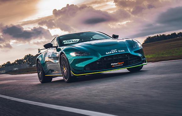 Stage de pilotage Aston Martin : découvrez le pilotage en Aston Martin