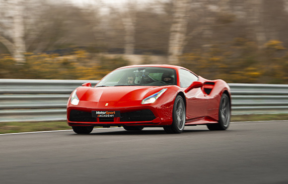 Stage de pilotage Ferrari sur le circuit d’Issoire
