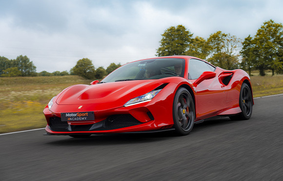 Stage de pilotage Ferrari Lyon : vivez l’émotion à l’italienne à Lyon