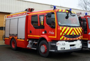 Camion de pompier rouge