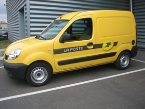 Camionnette jaune de la Poste