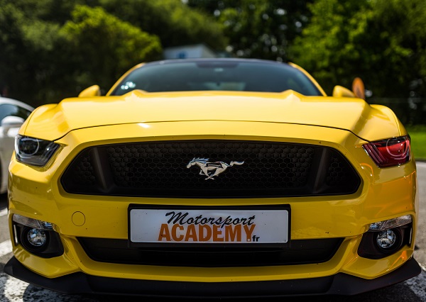 Piloter Ford Mustang